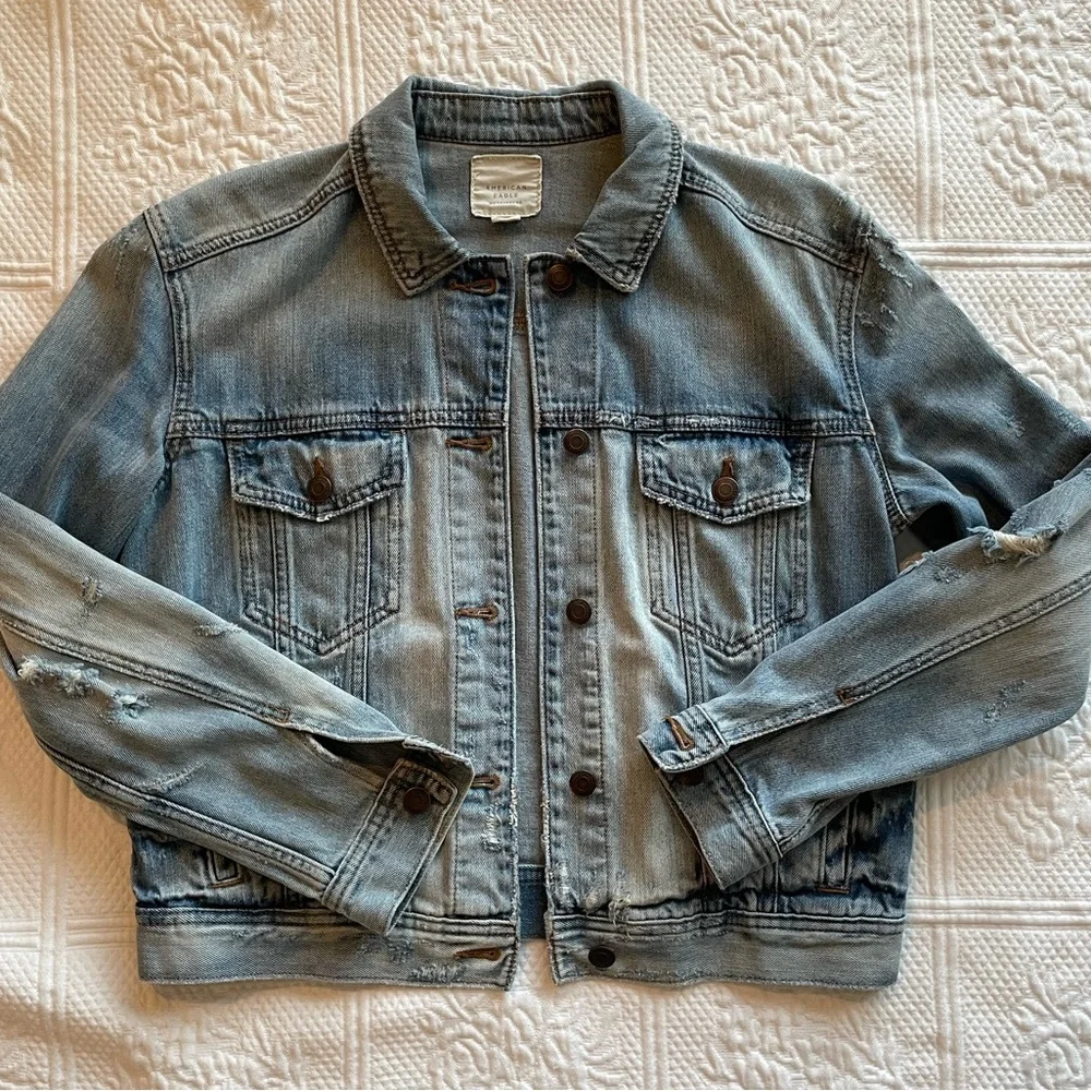 AE Distressed Denim Blue Jean Button Down Jacket Small Boxy Trucker - Picture 2 of 13